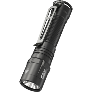 Render de la Nitecore MT2C Pro con clip metálico, cuerpo estriado y cabezal con el grabado MT2C Pro