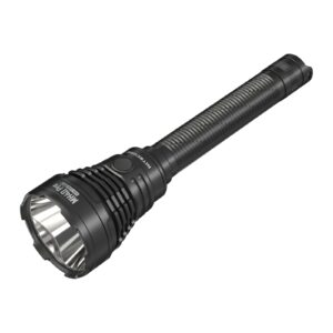 Linterna Nitecore MH40 Pro negra vista en diagonal, con cabezal de reflector, aletas de refrigeración y cuerpo estriado