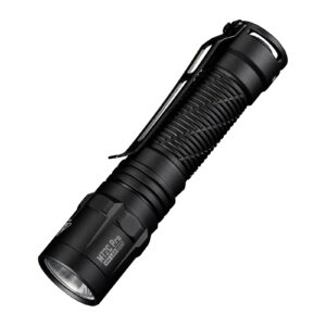 Linterna táctica Nitecore MT2C Pro negra con clip de acero inoxidable, vista en diagonal