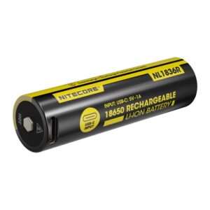 Batería Nitecore NL1836R 18650 de 3.600 mAh, negra y amarilla, con puerto USB-C integrado en el lateral