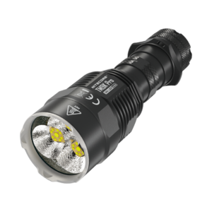 Linterna táctica Nitecore TM9K Pro con las tres ópticas del cabezal, vista en diagonal