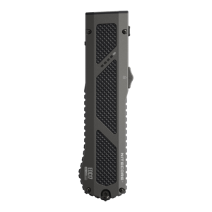 Linterna EDC plana Nitecore EDC17 con agarre texturado, vista lateral
