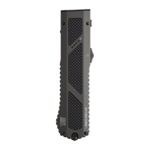 Linterna Nitecore EDC17 en vertical, vista lateral con el agarre texturado negro, los indicadores de batería y el logotipo NITECORE