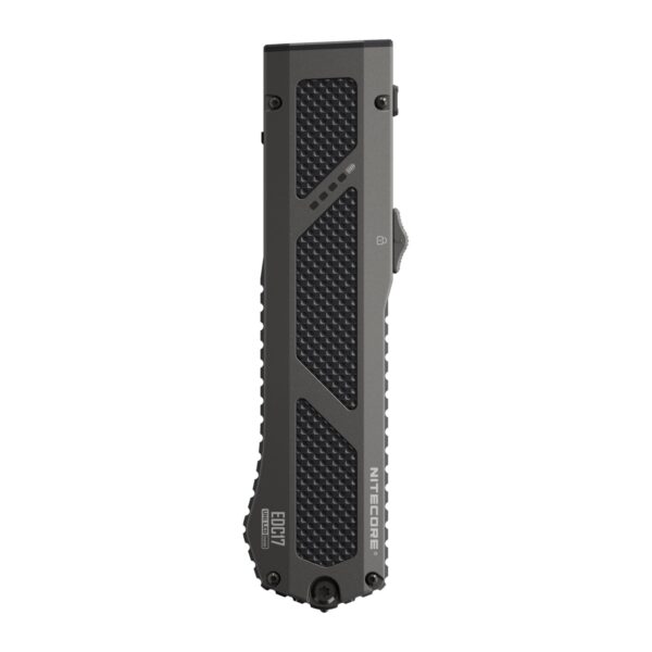 Linterna Nitecore EDC17 en vertical, vista lateral con el agarre texturado negro, los indicadores de batería y el logotipo NITECORE