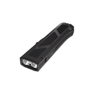 Cabezal de la linterna Nitecore EDC17 con sus ópticas y la tapa del puerto USB-C en primer plano