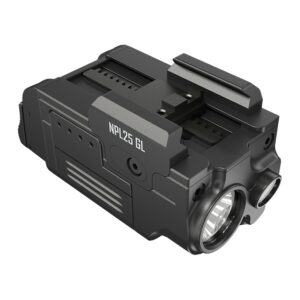 Luz para arma Nitecore NPL25 GL negra en vista de tres cuartos, con el LED y la ventana del láser verde en el frontal