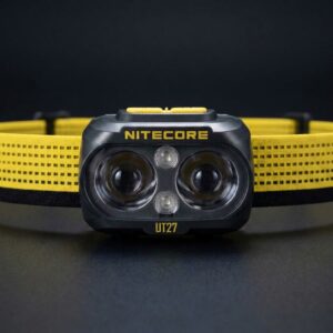 Detalle frontal de la linterna frontal Nitecore UT27 con las dos lentes principales y los LED auxiliares apagados