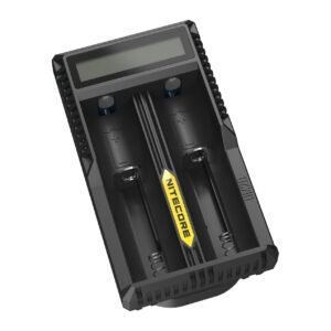 Cargador Nitecore UM20 de dos ranuras con pantalla LCD, visto desde arriba