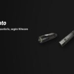 Linternas Nitecore TIKI LE, FL-NITE-EDC07-BK, MT1C PRO sobre fondo oscuro